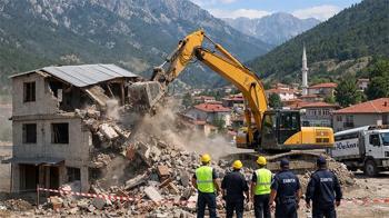 Pozantı’da kaçak yapılara neşter vuruluyor! Belediye yıkım için ihaleye çıktı: Tarih belli oldu