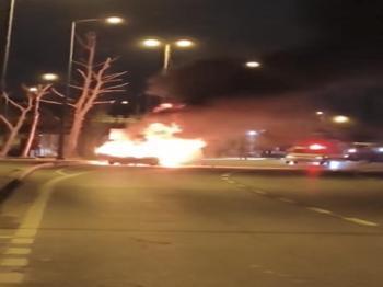 Seyir halinde alev aldı: İstanbul'da caddede korku dolu anlar!