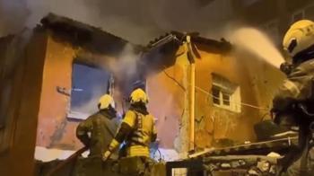 Fatih'te gece yarısı yangın paniği! Patlama sesleri korkuttu