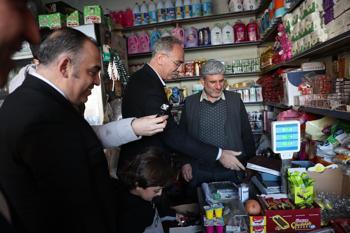 Belediye başkanı, veresiye defterini tartıp 50 bin TL'ye satın aldı