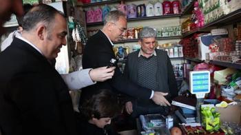 Şanlıurfa - Belediye başkanı, veresiye defterini tartıp 50 bin TL'ye satın aldı