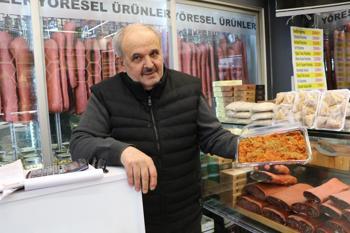 Kayseri’de ramazanın vazgeçilmezi sucuk içi, iftar sofralarını süslüyor