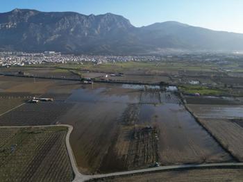 Manisa'da taşkın sonrası su içinde kalan Gediz Ovası normale döndü