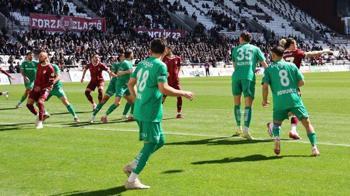 Elazığspor’da deprem! Yıldız ismin burnu kırıldı