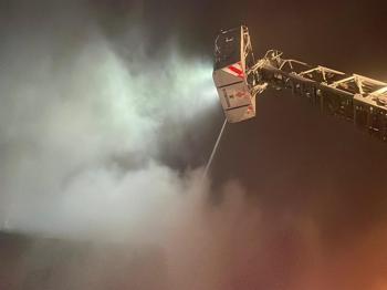 İstanbul'da alevli gece: 2 katlı bina yangına teslim oldu