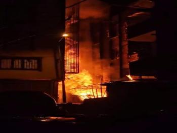 Bahçelievler'i alevler sardı: Hurdalıktan binaya sıçradı!