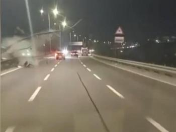 Kağıthane'de cadde karıştı: Bariyere çarpan da çarpmayan da hurdaya döndü!