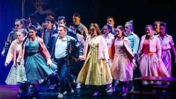 "Rydell High" ruhu "Grease" müzikali ile Zorlu PSM'de yeniden uyanıyor