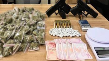 Esenyurt'ta zula evine şafak operasyonu! Kapılar koçbaşlarıyla kırıldı