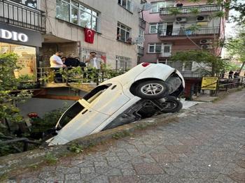 İstanbul'da önce taksiye çarptı sonra apartman boşluğuna düştü!
