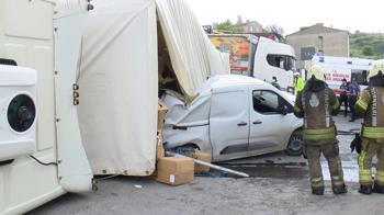 Başakşehir'de kontrolden çıkan TIR caddeyi birbirine kattı