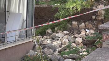 Amasya’da sağanak sonrası 5 katlı binanın istinat duvarı çöktü