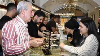 Altında şok düşüşü gören koştu: Adana'da Kurban Bayramı öncesi kuyumcularda hareketlilik başladı
