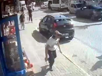 Avcılar'da çocuk kavgası büyüdü, büyükler de karıştı!