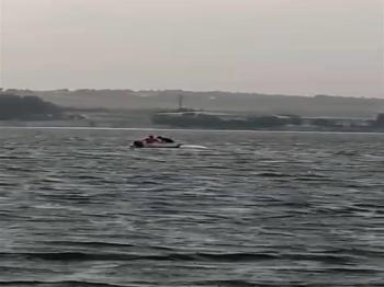 Küçükçekmece'de tekne alabora oldu: O anlar kameraya takıldı