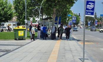 Sakarya'da toplu taşıma krizi! Saatte bire düşünce isyan başladı