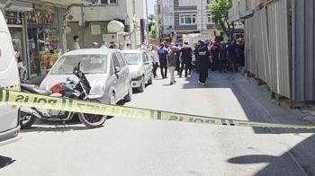 Küçükçekmece'de yıkım sırasında çökme: 3 işçi yaralandı