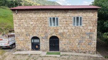 Şırnak'ta 30 yıl önce kendi emeğiyle yaptığı ev turistlerin ilgi odağı oldu