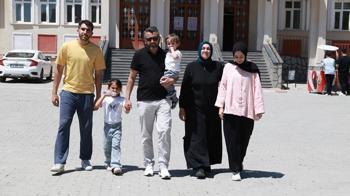 Van'da ev hanımı anne iki çocuğuyla üniversite sınavına girdi