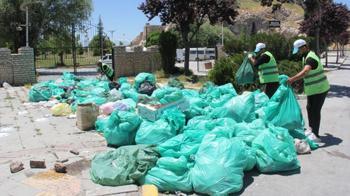Van Atatürk Parkı'nda yaklaşık 3 ton çöp toplandı