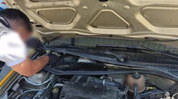 Taksinin motor bölümünde uyuşturucu ele geçirildi