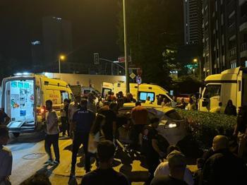 Hafriyat kamyonu ezdi geçti: Otomobil ile çarpıştı! 1'i ağır 4 yaralı