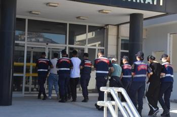 Antalya'da sosyal medya dolandırıcılığı iddiasıyla 4 şüpheli adliyeye sevk edildi