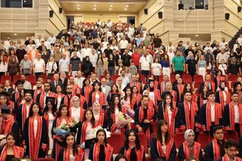 ERÜ Edebiyat Fakültesi’nde mezuniyet coşkusu