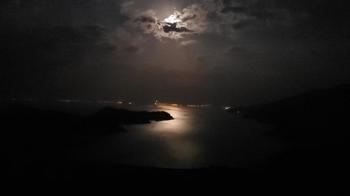 Gökyüzü ve tarih aynı karede! Bulutların arasından yükselen Geyik Dolunayı, Van Gölü ve Saint Thomas Kilisesi ile buluştu