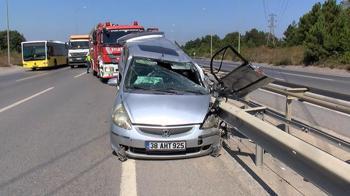 Şile Yolu’nda korkutan kaza: Bariyerlere çarpan sürücü yaralandı