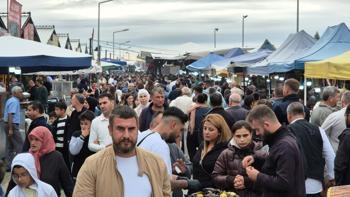 Duyan buraya geldi! 1700 nüfuslu ilçe bir günde 400 bin kişi oldu