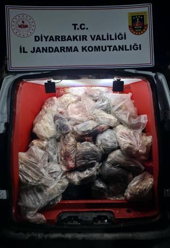 Diyarbakır’da 820 kilo sağlıksız hayvansal yağ ve sakatat ele geçirildi