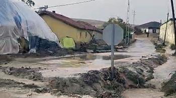 Aksaray’da etkili olan sağanak, yer yer su baskınlarına neden oldu!