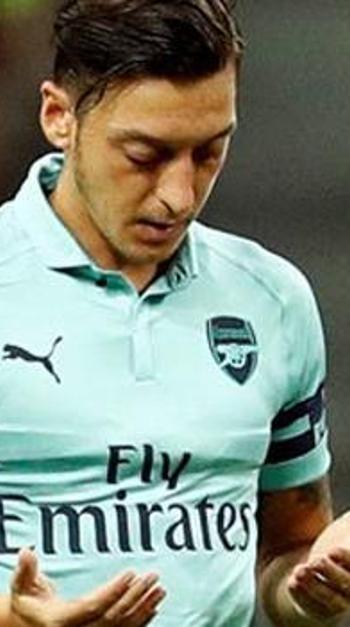 Mesut Özil'den Türk bayraklı paylaşım!