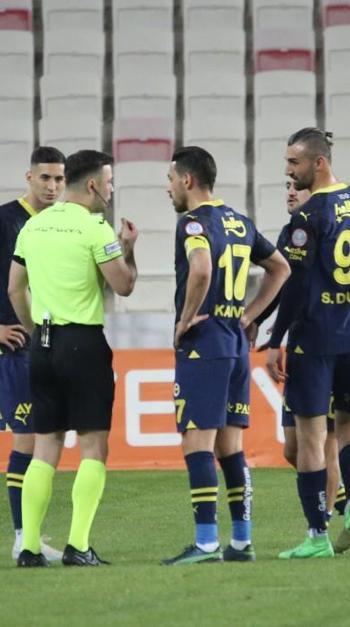 Süper Lig'de 33. haftanın VAR kayıtları açıklandı! İşte Sivasspor-Fenerbahçe maçındaki pozisyonun kaydı