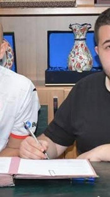 Balıkesirspor'da orta sahaya transfer! 1 yıllık sözleşme imzalandı