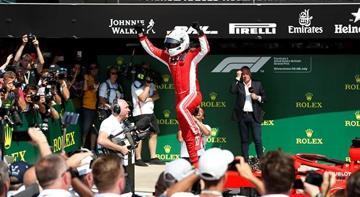 Nefes kesen yarış Vettel'in!