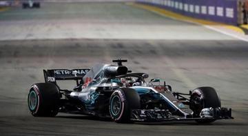 Singapur'da pole pozisyonu Hamilton'ın