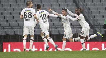Heyecan dolu maçta 9 gol atıldı Konyaspor Süper Lig'e döndü!