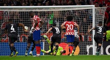 UEFA Şampiyonlar Ligi'nde tarihi gece! Barcelona ve Atletico Madrid için dramatik son...