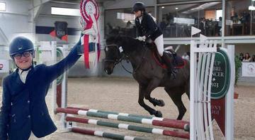 Ayşe Zülal Çerman, binicilik at terbiyesi yıldızlar kategorisinde birinci oldu!
