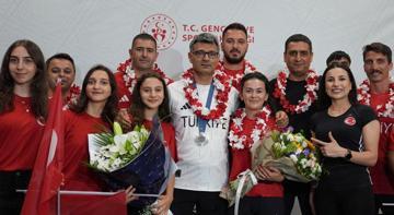 Paris 2024 Olimpiyat Oyunları'nda gümüş madalya kazanan Yusuf Dikeç için karşılama töreni düzenlendi
