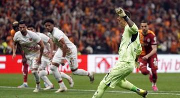 Muslera'nın golünde ilginç istatistik! İlk golünde Galatasaray Şampiyonlar Ligi'nde çeyrek final oynadı
