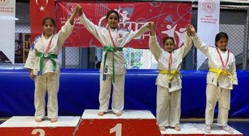 Manisa'da minik sporculardan 6 altın, 6 gümüş, 8 bronz madalya