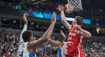 12 Dev Adam 24 yıl sonra EuroBasket'te finalde