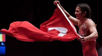 Nesrin Baş, rakibini 10-0 yenerek 3. kez dünya şampiyonu