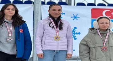 Hakkarili sporcular Erzurum'da resmen şov yaptı! Sporcular pistleri salladı