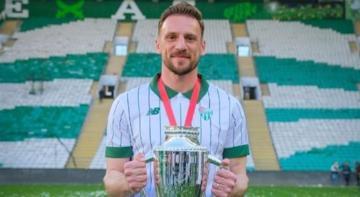 Bursaspor’da iç transfer hamlesi! Oyuncunun sözleşmesi uzatıldı