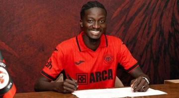 Çorum FK orta saha transferini bitirdi! Fildişili oyuncu 3+1 yıllık sözleşme imzaladı