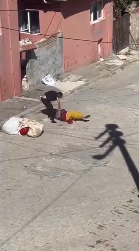 Eskişehirde sokak ortasında dehşet: Karısını dakikalarca döven adam yakalandı